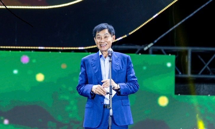 Tỷ phú Johnathan Hạnh Nguyễn trích 6 tỷ từ đám cưới con gái ủng hộ đồng bào miền Trung - Ảnh 1