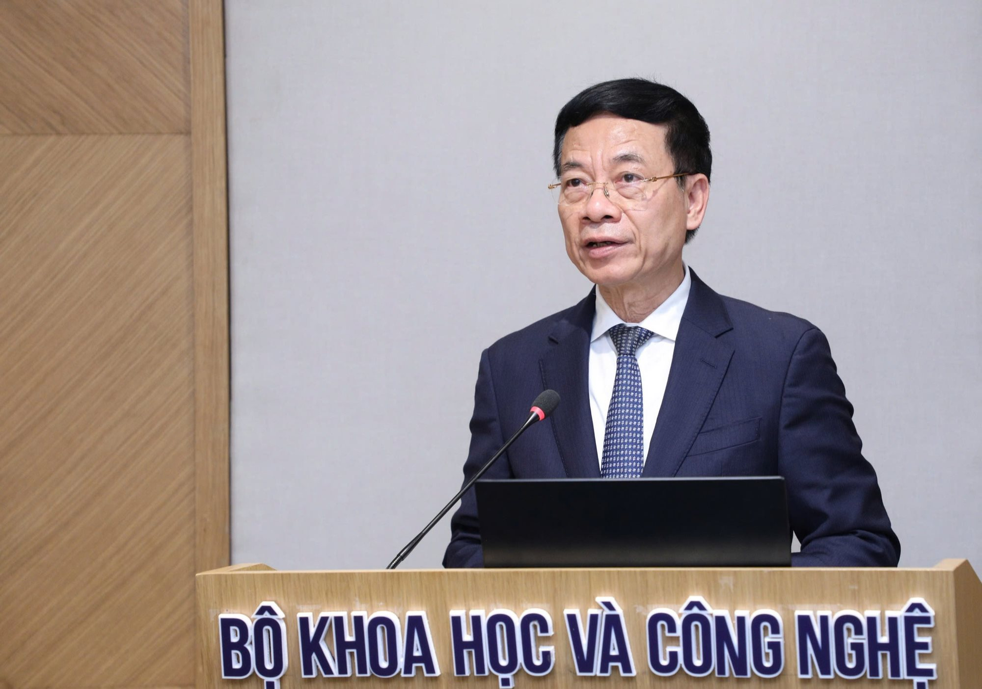 Bộ trưởng Nguyễn Mạnh Hùng: Nếu cán bộ xã thụ động chờ cấp trên cầm tay chỉ việc, chúng ta sẽ không bao giờ theo kịp thực tiễn đang thay đổi từng ngày - Ảnh 1