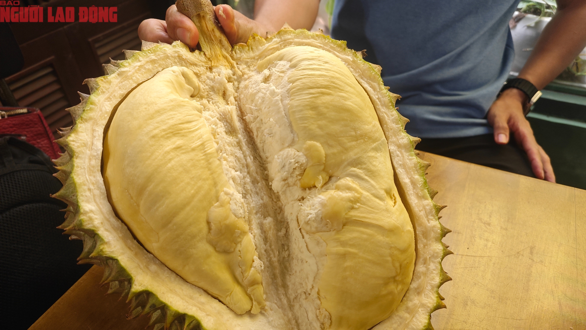 Giá sầu riêng trái vụ bất ngờ rớt mạnh - Ảnh 1