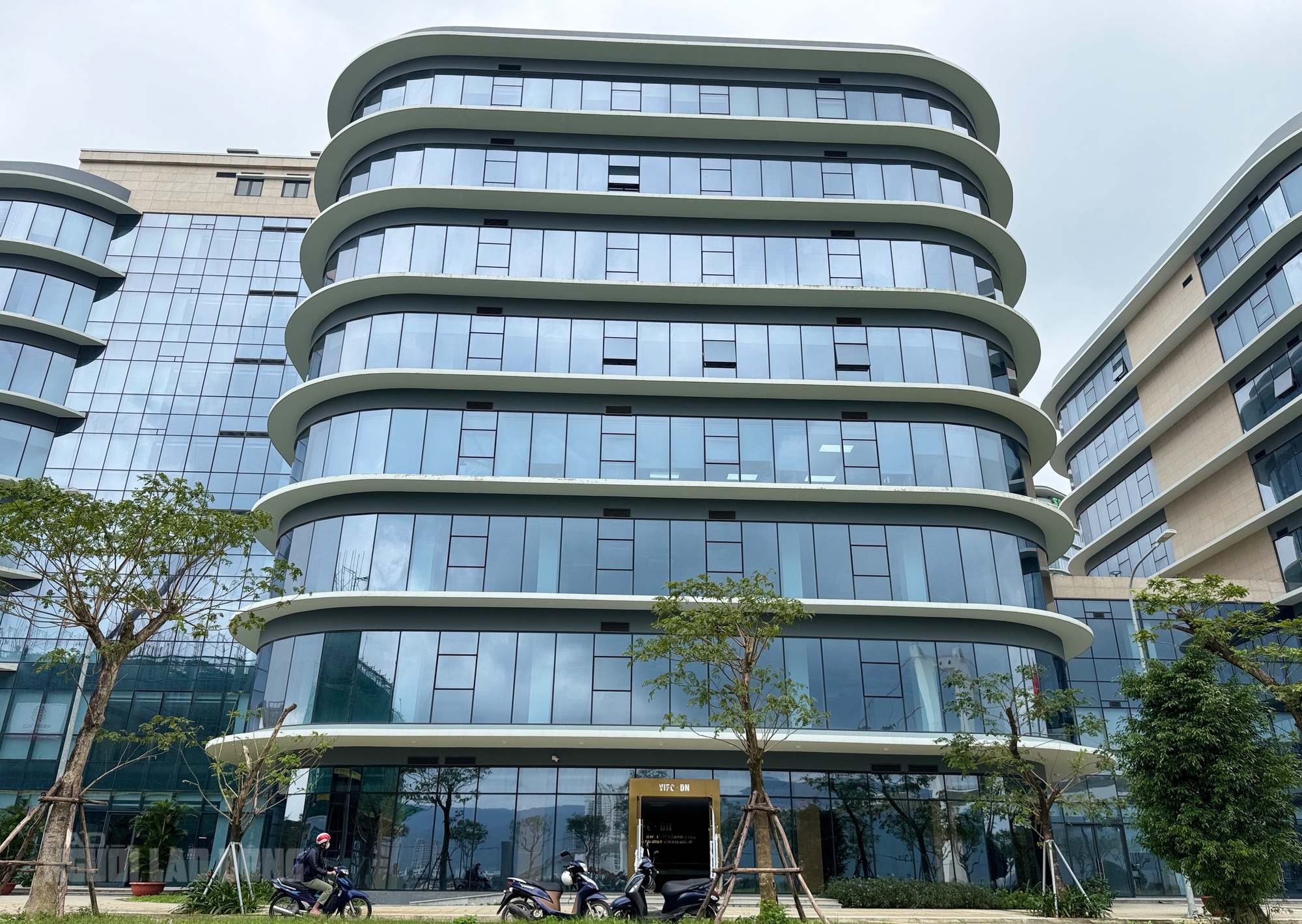 Cận cảnh trụ sở đầu tiên của Trung tâm tài chính quốc tế Việt Nam tại Đà Nẵng - Ảnh 3