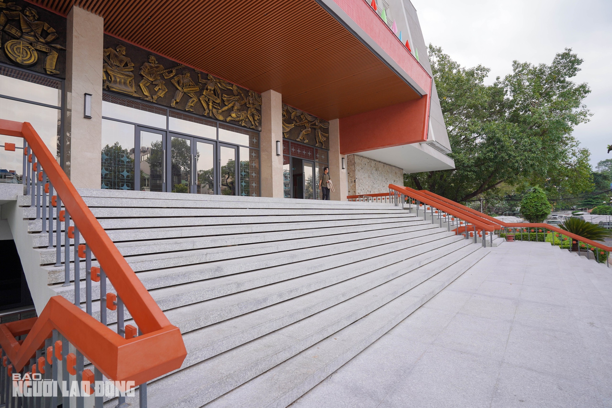 Ngắm nhà hát Hòa Bình tuyệt đẹp trong tấm áo mới trị giá hơn 270 tỉ đồng - Ảnh 3