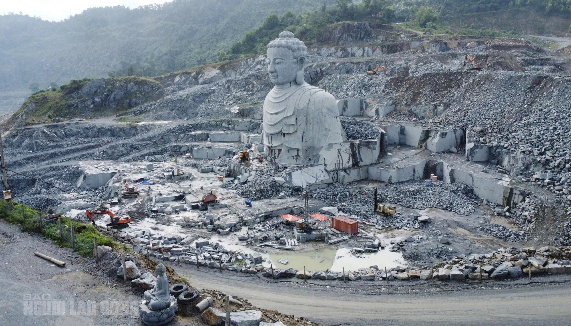 Cận cảnh thi công tượng Phật khổng lồ ở Đà Nẵng, gần 10 năm chưa hoàn thành - Ảnh 1