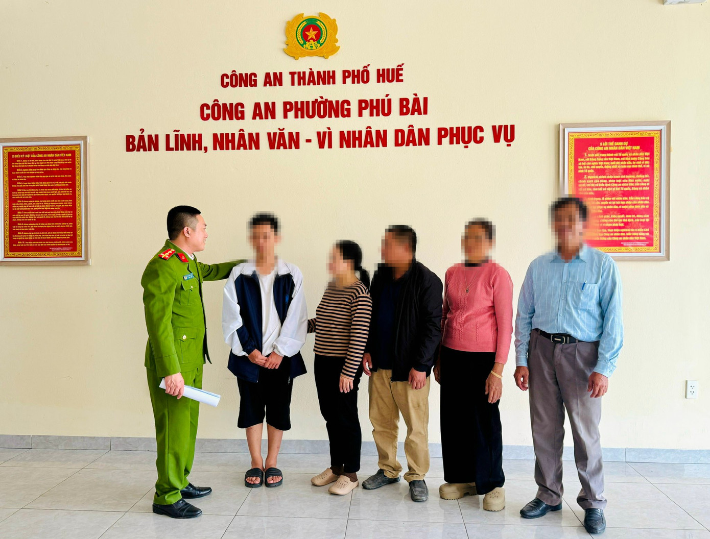 Nam sinh bị nhóm bắt cóc online khống chế, ép chuyển tiền và di chuyển qua nhiều tỉnh, thành - Ảnh 1