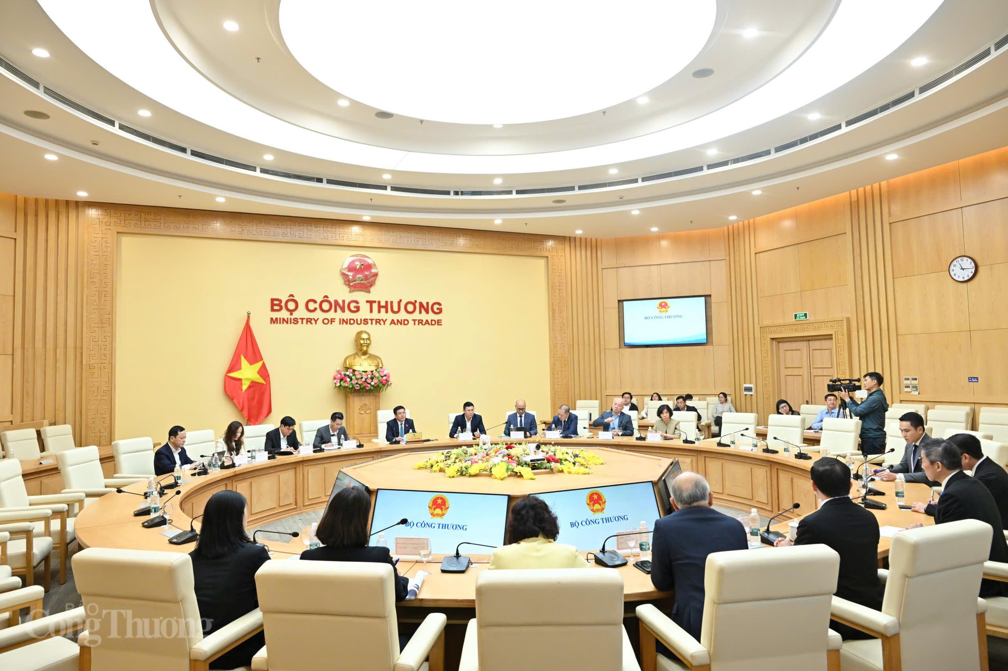 Chủ tịch ThaiBev vừa ra lời cam kết, cổ phiếu Sabeco tăng kịch trần - Ảnh 2