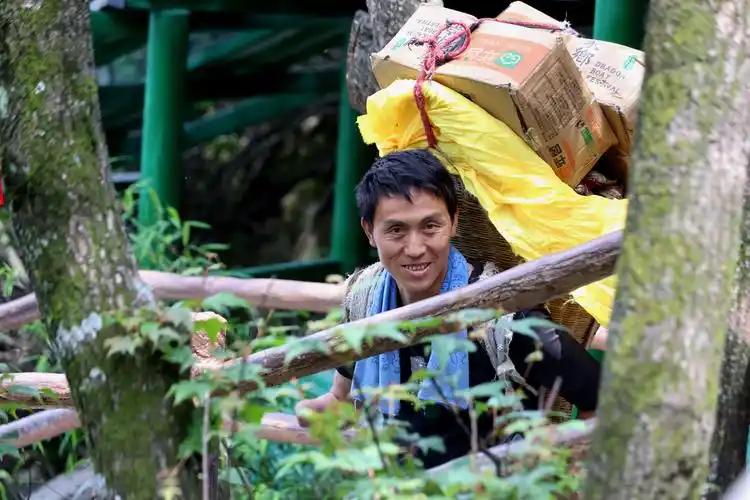 Nổi tiếng là "cường quốc" về drone, thế nhưng sự thật ở một khu du lịch tại Trung Quốc lại chẳng như mơ? - Ảnh 1