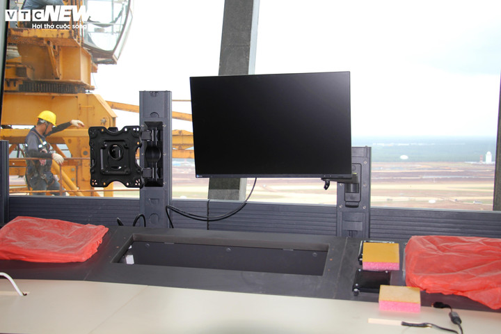 Tăng tốc lắp thiết bị trong tháp không lưu Long Thành, đón chuyến bay đầu tiên - Ảnh 5