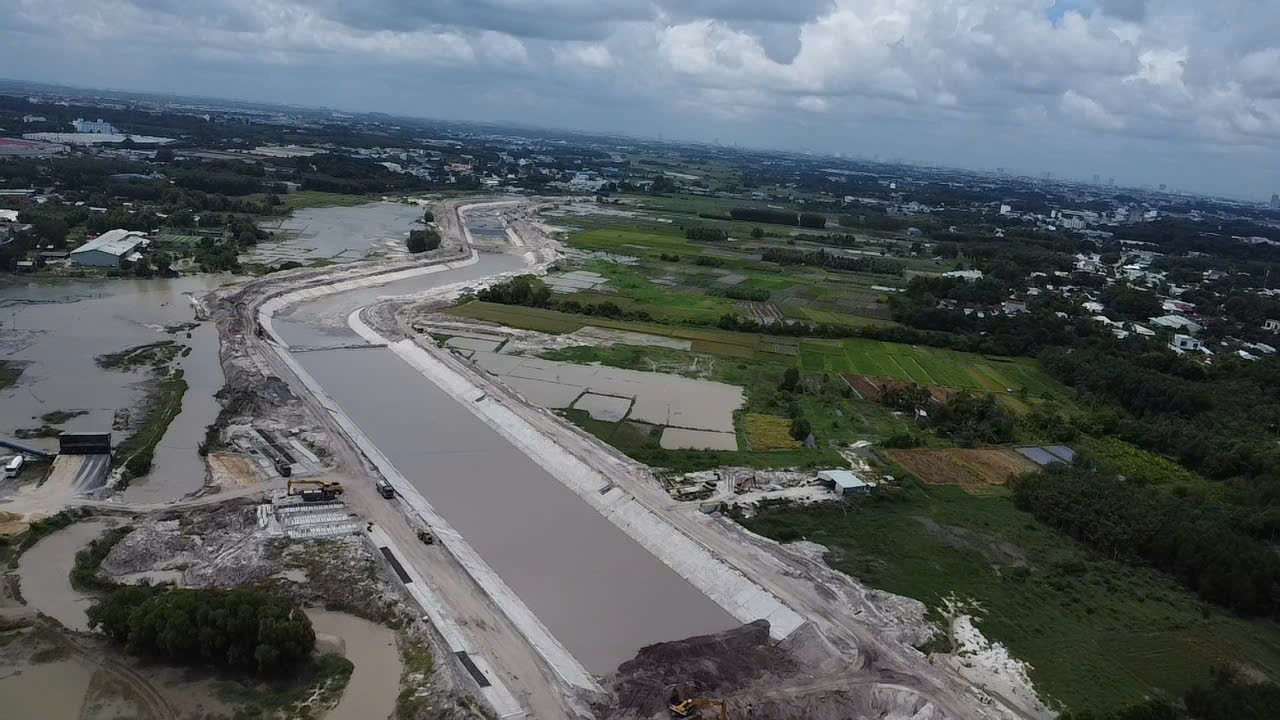 Ráo riết giải ngân vốn đầu tư công: Thuận lợi và thách thức - Ảnh 2