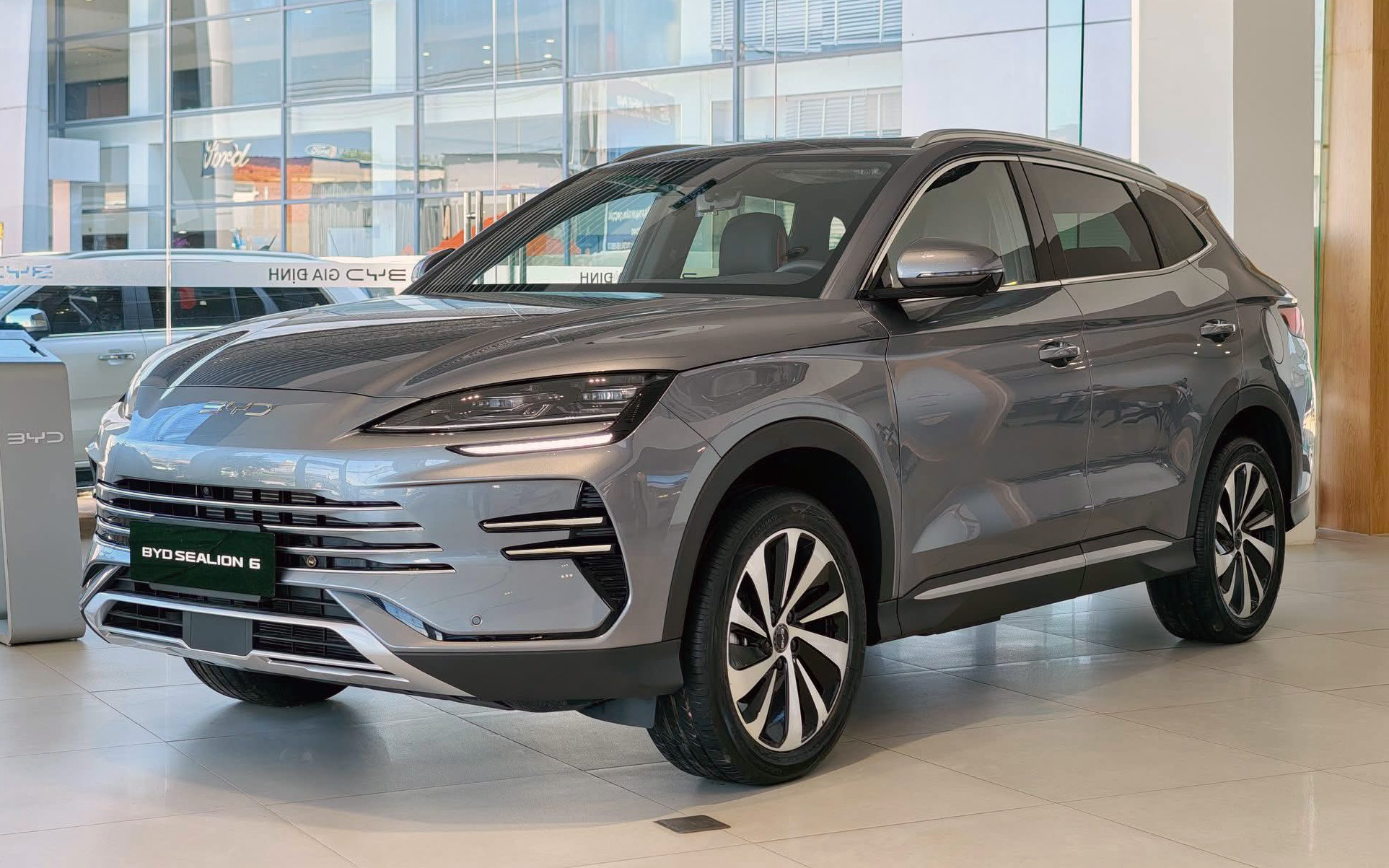 Loạt xe hybrid phổ thông giảm giá trước thềm giảm thuế từ tháng sau tại Việt Nam: Có 'vua doanh số' phân khúc giảm lăn bánh hơn 150 triệu đồng - Ảnh 4