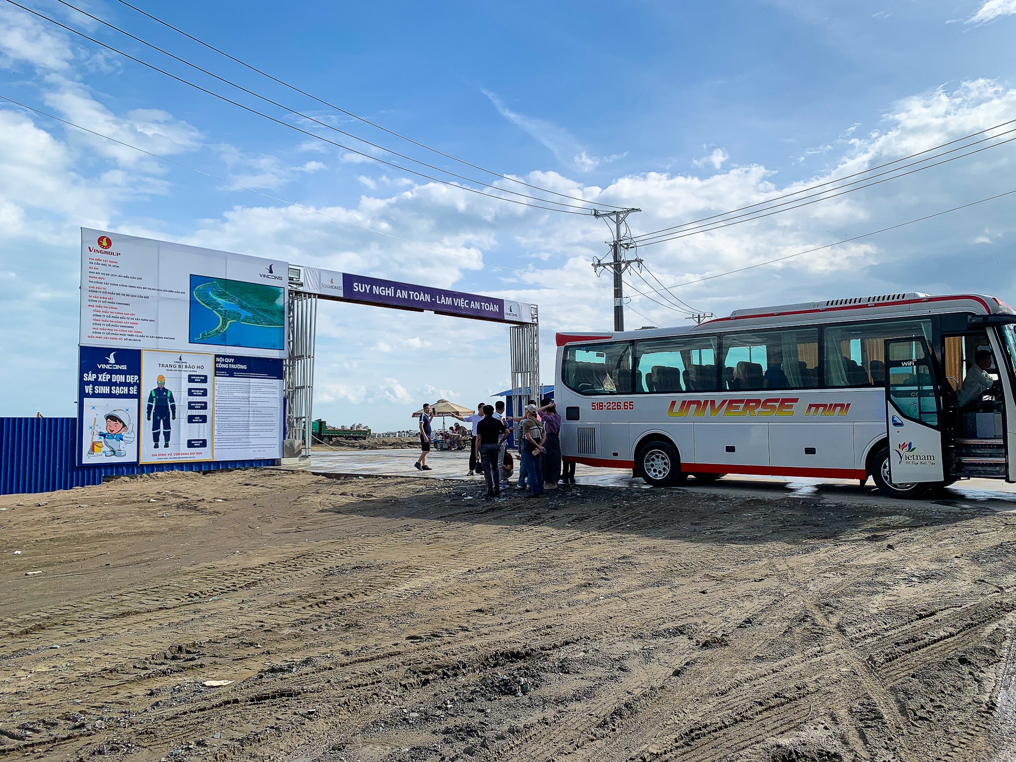 Nguồn cung Cần Giờ quá lớn, giá bằng 30% toàn thị trường kéo toàn bộ phân khúc thấp tầng TPHCM xuống mức trung bình 190 triệu đồng/m2 - Ảnh 1