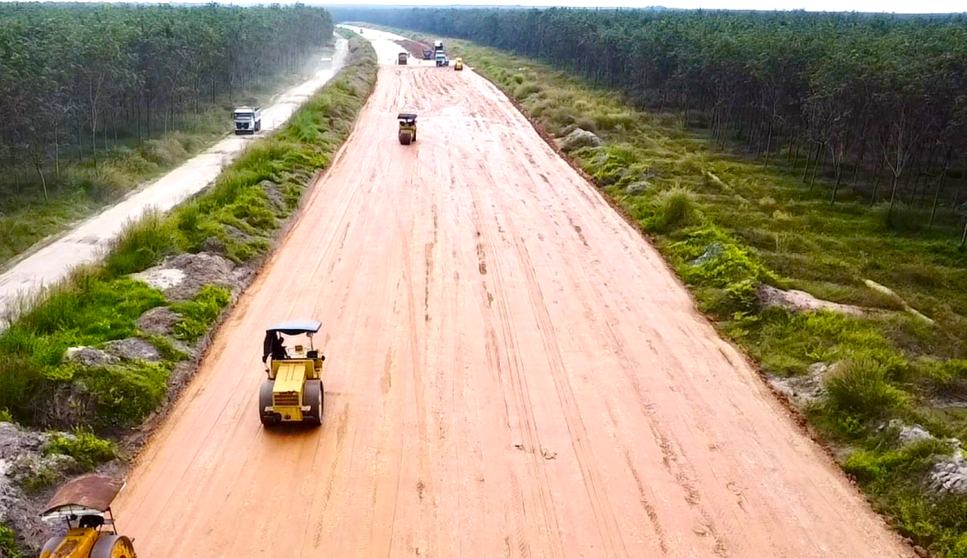 Hình hài đường cao tốc TPHCM đi Tây Nguyên sau gần 1 năm khởi công - Ảnh 4