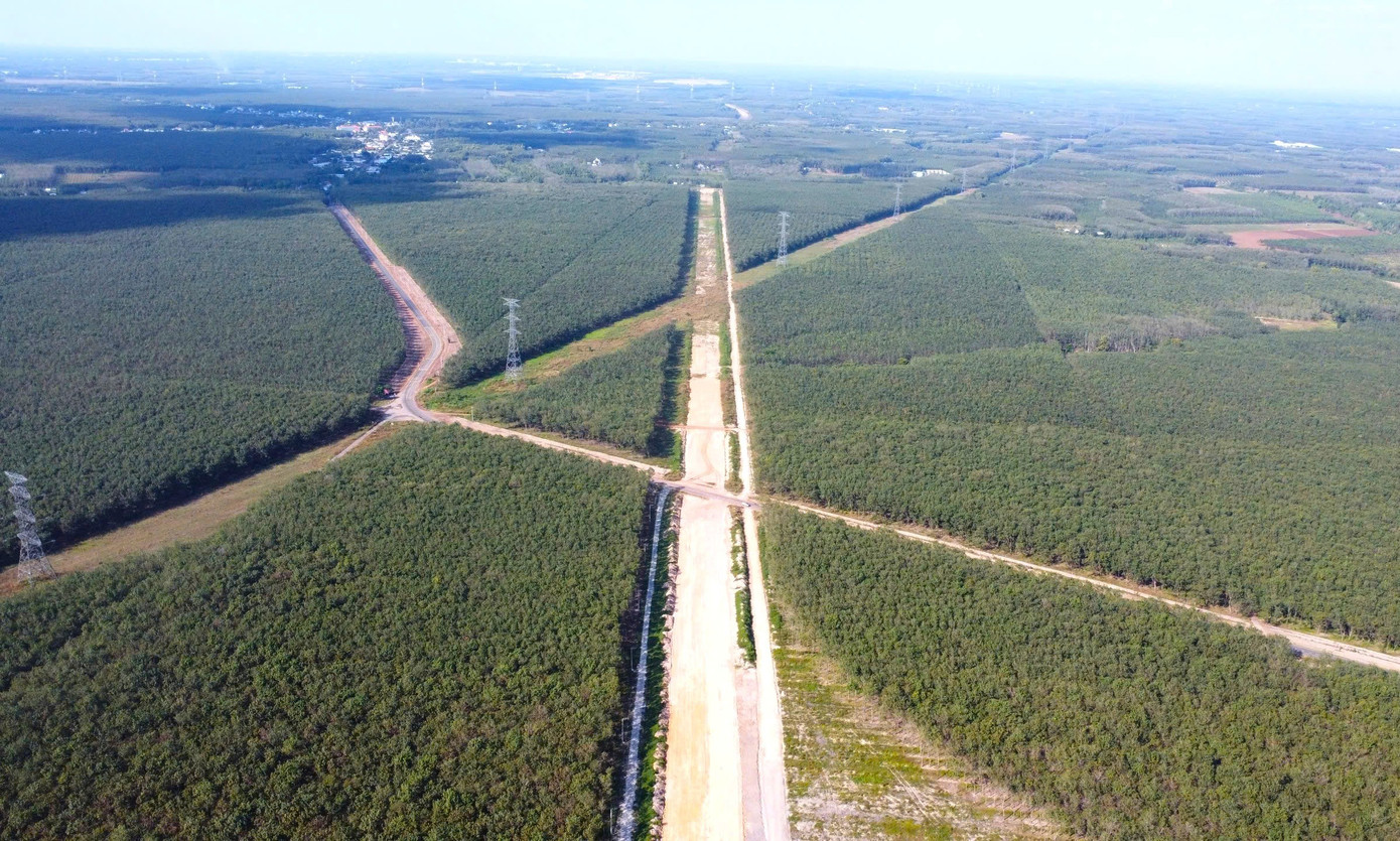 Hình hài đường cao tốc TPHCM đi Tây Nguyên sau gần 1 năm khởi công - Ảnh 8