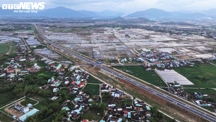 Diện mạo cao tốc Hoài Nhơn - Quy Nhơn hơn 12.400 tỷ đồng trước ngày về đích - Ảnh 3