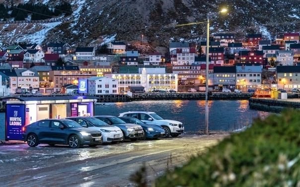 Thế giới chưa sẵn sàng chia tay xe xăng: Châu Âu chính thức lùi kế hoạch cấm 100% ô tô mới dùng động cơ đốt trong, loạt hãng lớn từ Porsche, Mercedes đến BMW thở phào - Ảnh 2