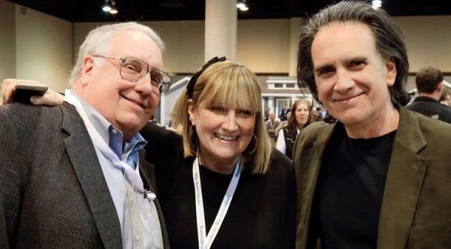 Chuyện khó tin trong gia đình Warren Buffett: Con gái duy nhất hơn 20 tuổi mới biết cha là tỷ phú, từng phải giao đồ ăn, bán báo để kiếm tiền - Ảnh 2