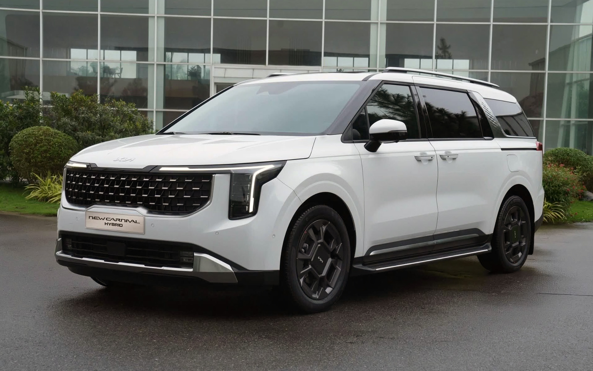 Loạt xe hybrid phổ thông giảm giá trước thềm giảm thuế từ tháng sau tại Việt Nam: Có 'vua doanh số' phân khúc giảm lăn bánh hơn 150 triệu đồng - Ảnh 3