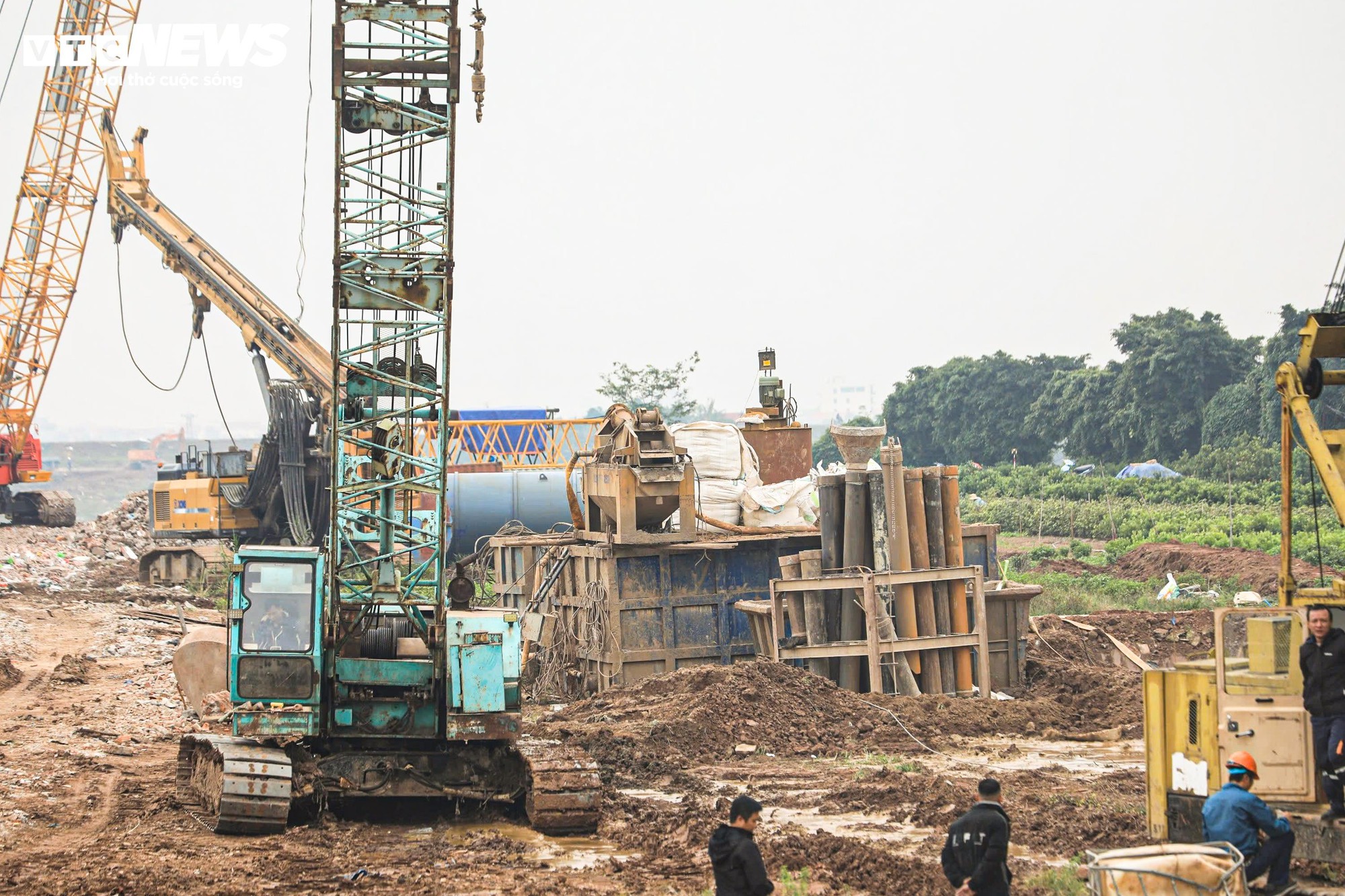 Toàn cảnh công trường thi công cầu Mễ Sở rộng 4 làn xe nối Hà Nội - Hưng Yên - Ảnh 10