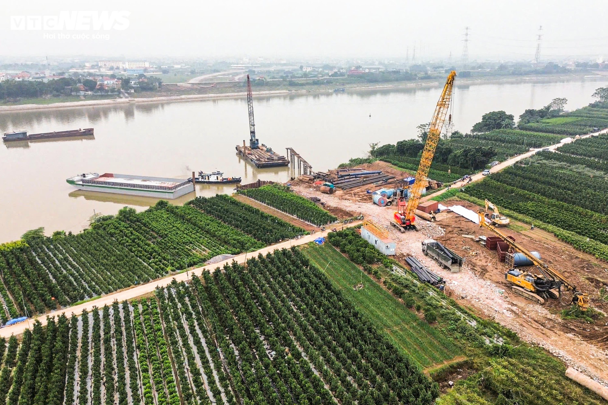 Toàn cảnh công trường thi công cầu Mễ Sở rộng 4 làn xe nối Hà Nội - Hưng Yên - Ảnh 1