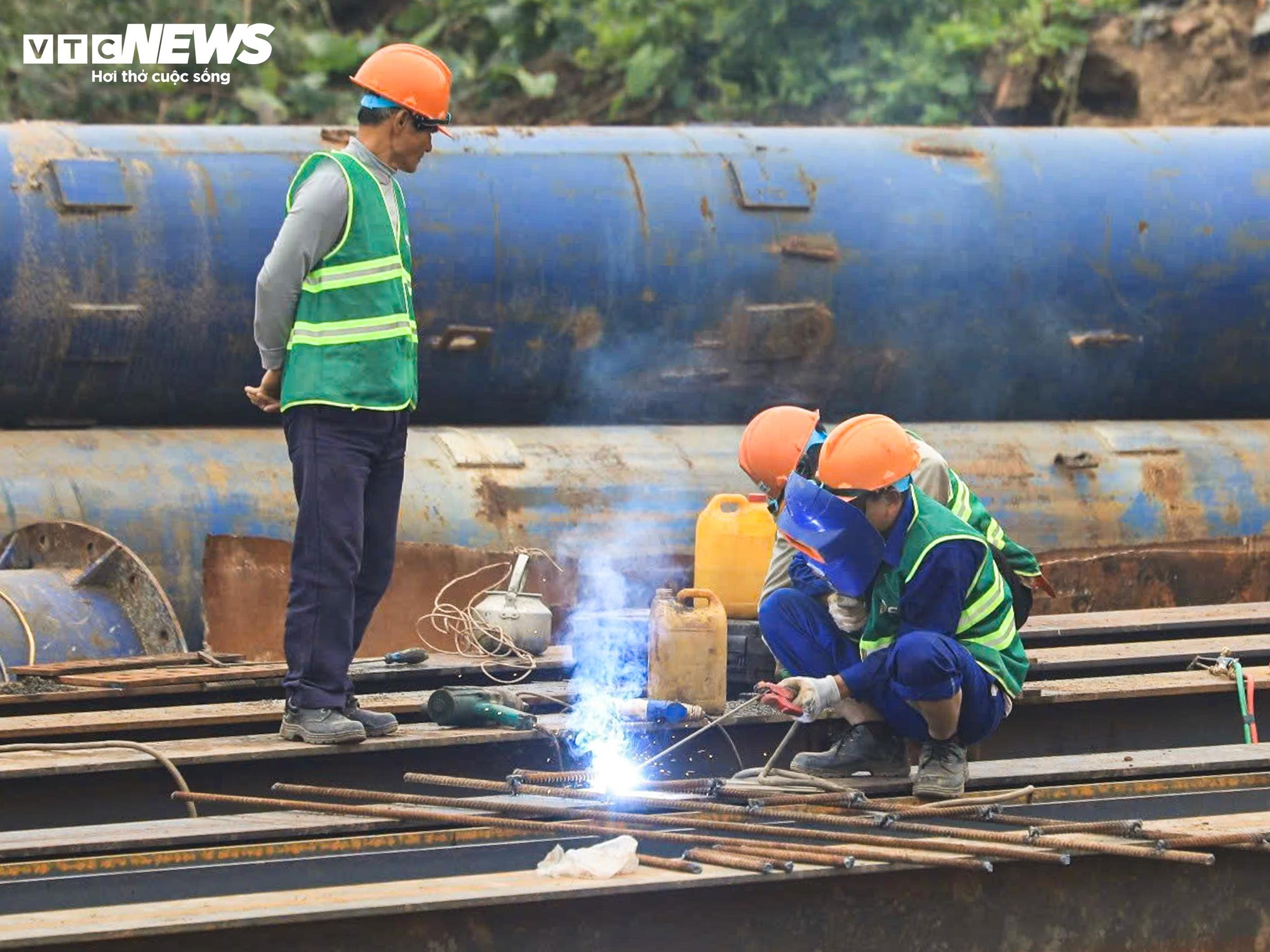 Toàn cảnh công trường thi công cầu Mễ Sở rộng 4 làn xe nối Hà Nội - Hưng Yên - Ảnh 6