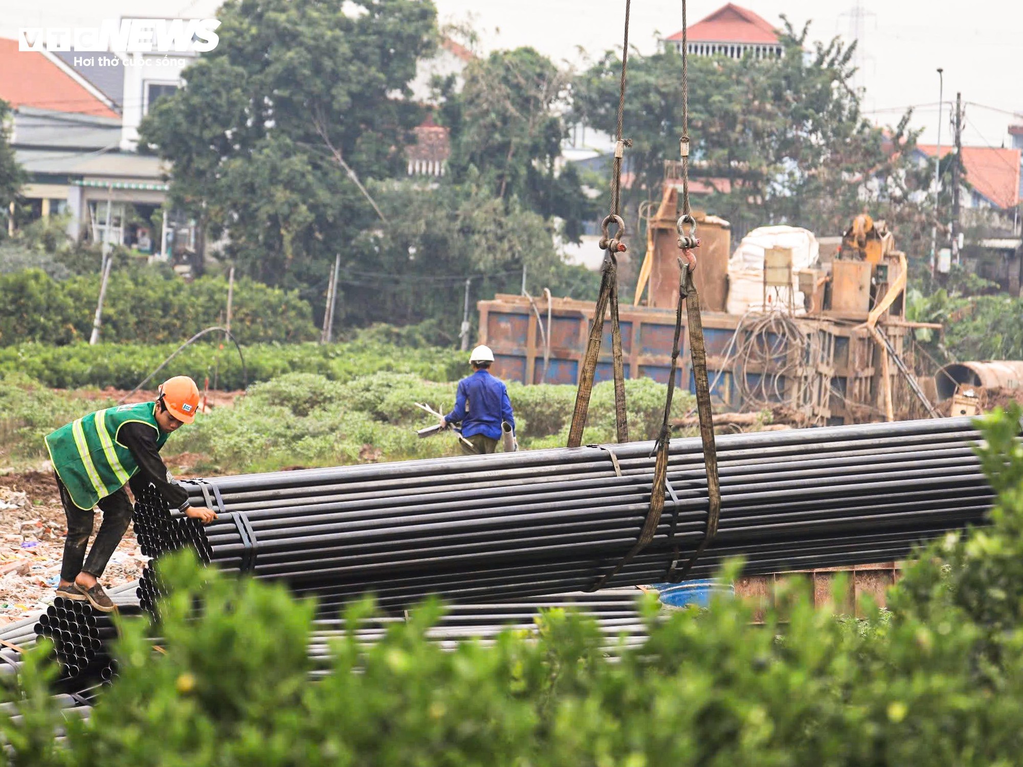 Toàn cảnh công trường thi công cầu Mễ Sở rộng 4 làn xe nối Hà Nội - Hưng Yên - Ảnh 8