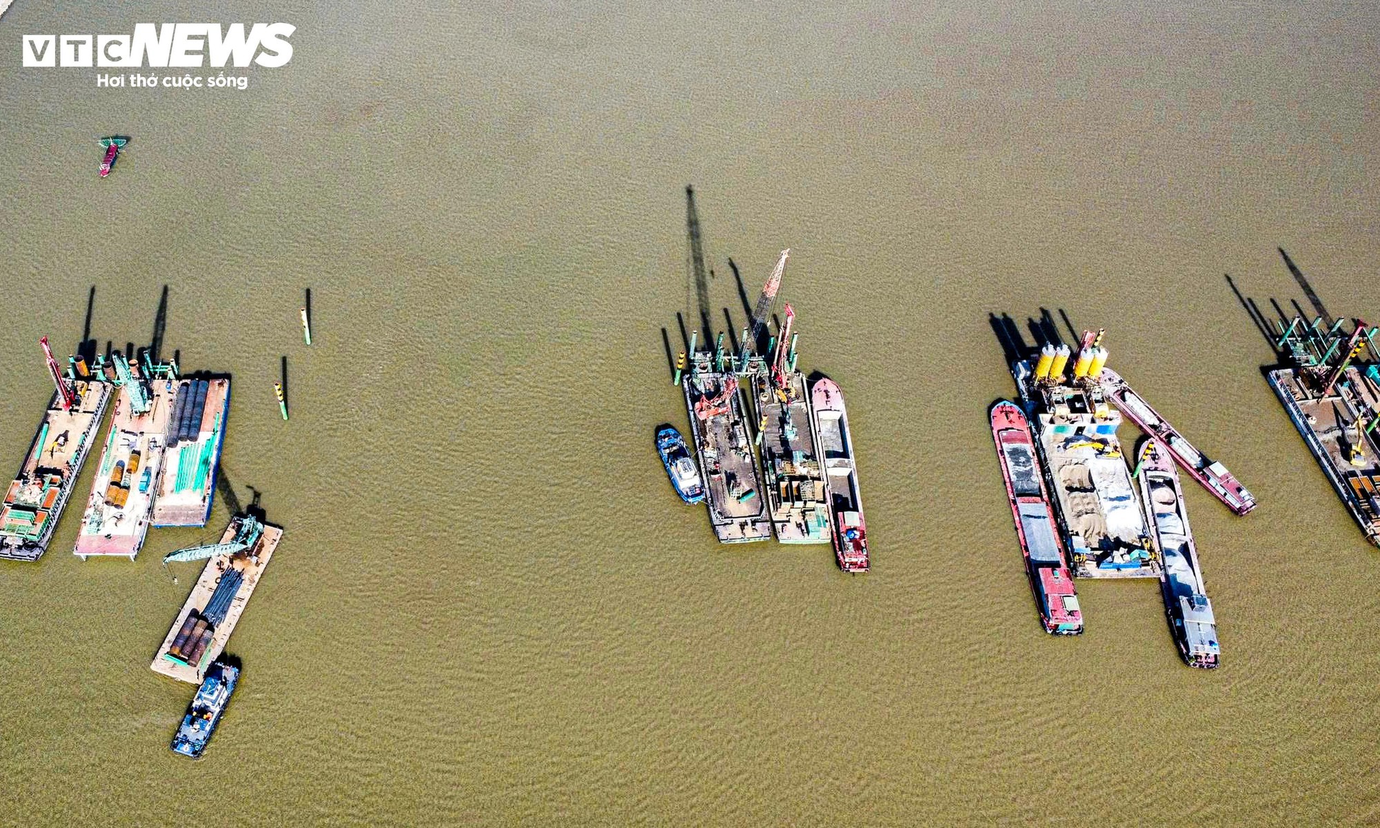 Cận cảnh công trường thi công cầu Trần Hưng Đạo 6 làn xe bắc qua sông Hồng - Ảnh 7