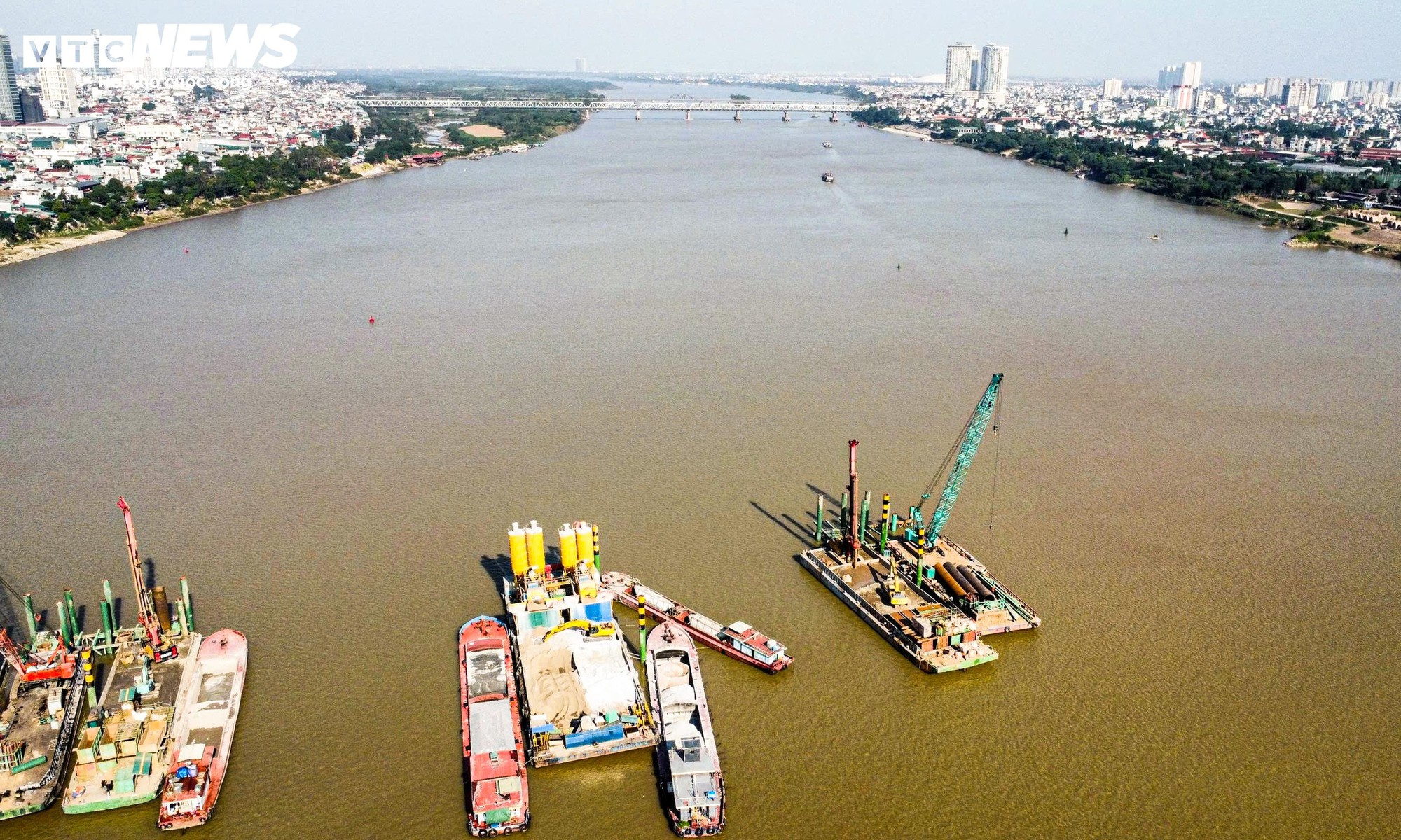 Cận cảnh công trường thi công cầu Trần Hưng Đạo 6 làn xe bắc qua sông Hồng - Ảnh 8