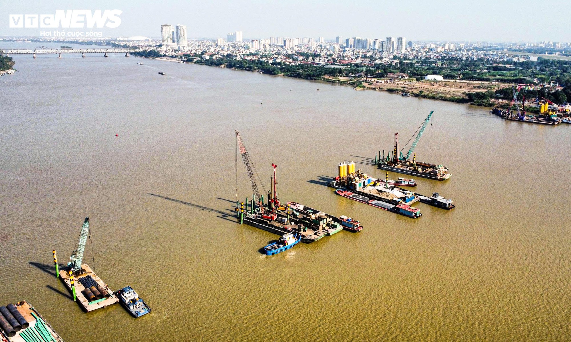 Cận cảnh công trường thi công cầu Trần Hưng Đạo 6 làn xe bắc qua sông Hồng - Ảnh 9
