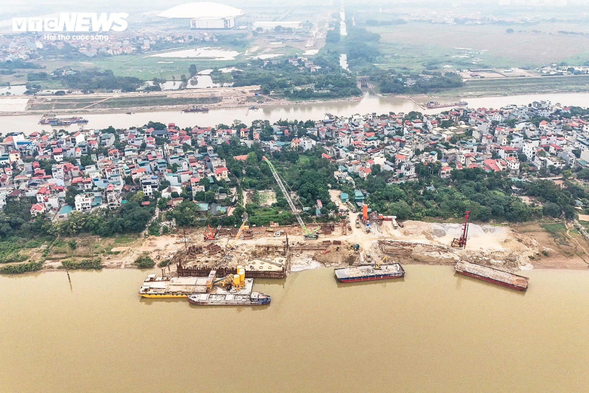 Hiện trạng cầu Tứ Liên vượt sông Hồng sau 7 tháng thi công - Ảnh 3