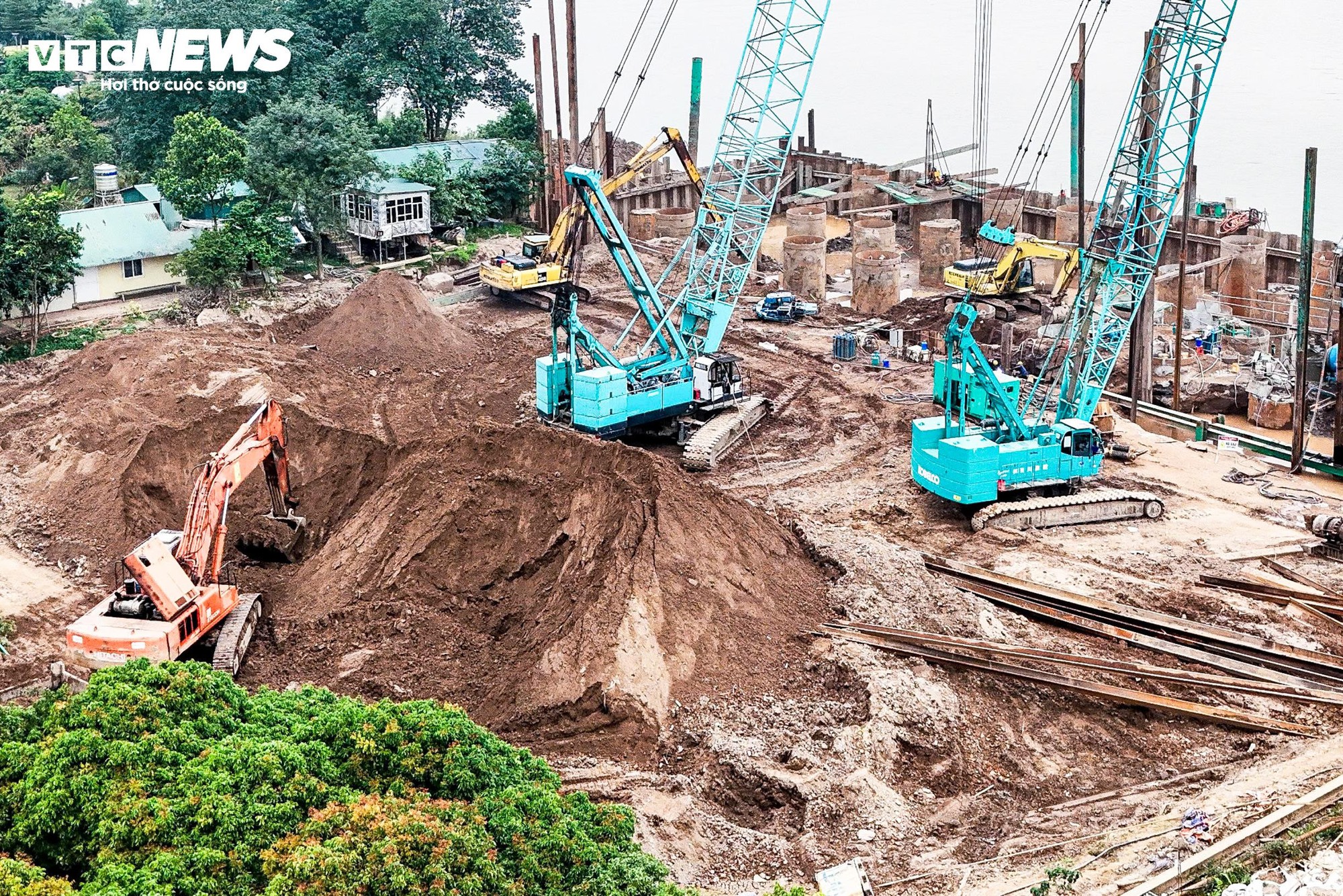 Hiện trạng cầu Tứ Liên vượt sông Hồng sau 7 tháng thi công - Ảnh 5