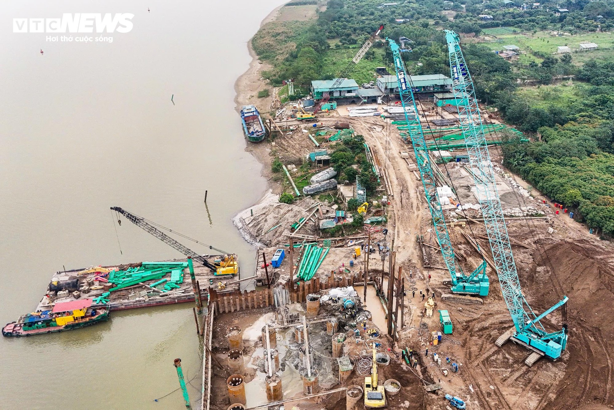 Hiện trạng cầu Tứ Liên vượt sông Hồng sau 7 tháng thi công - Ảnh 9