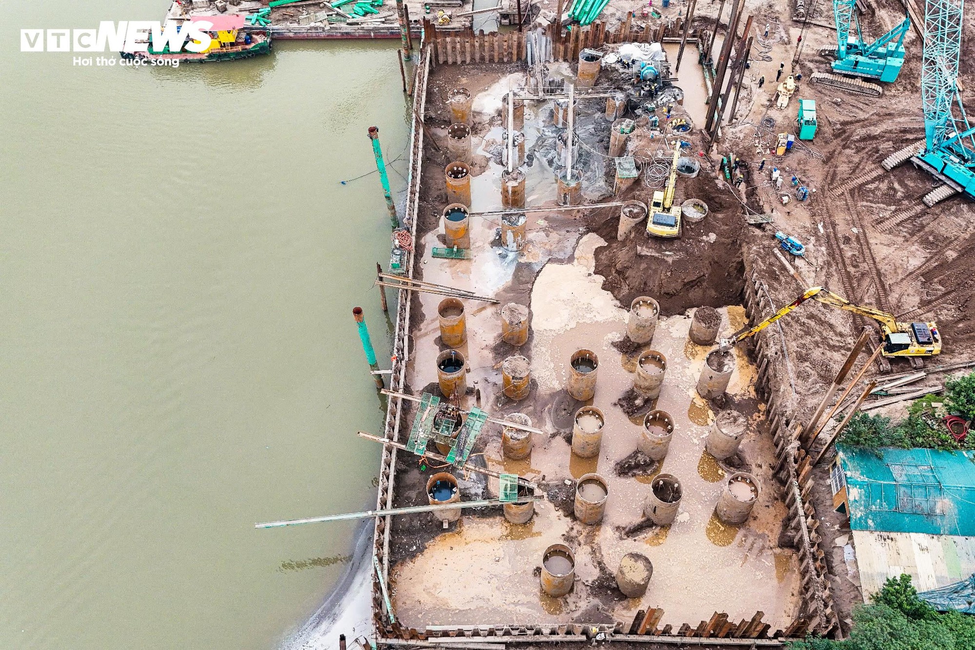 Hiện trạng cầu Tứ Liên vượt sông Hồng sau 7 tháng thi công - Ảnh 8