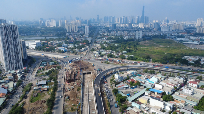 Công trường sôi động trước thềm năm mới - Ảnh 2