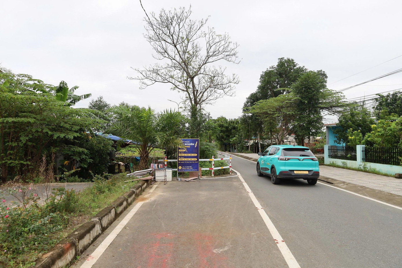 Kỳ lạ tuyến đường hàng chục tỷ đồng có ngôi nhà án ngữ giữa đường - Ảnh 6