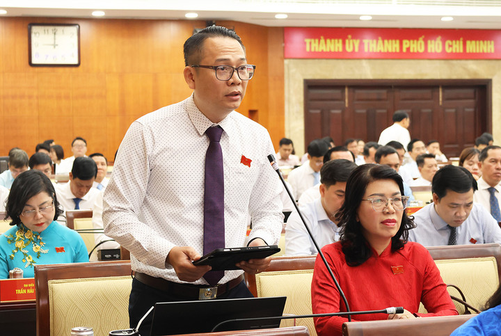 Giám đốc Sở Xây dựng TP.HCM: Hàng nghìn trụ sạc hiện nay cơ bản đủ cho ô tô điện - Ảnh 2