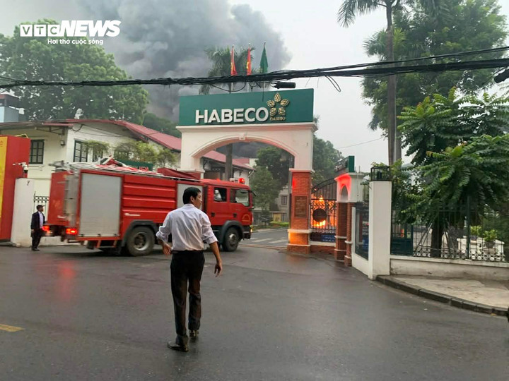 Cháy lớn tại Nhà máy Bia Hà Nội Habeco - Ảnh 2