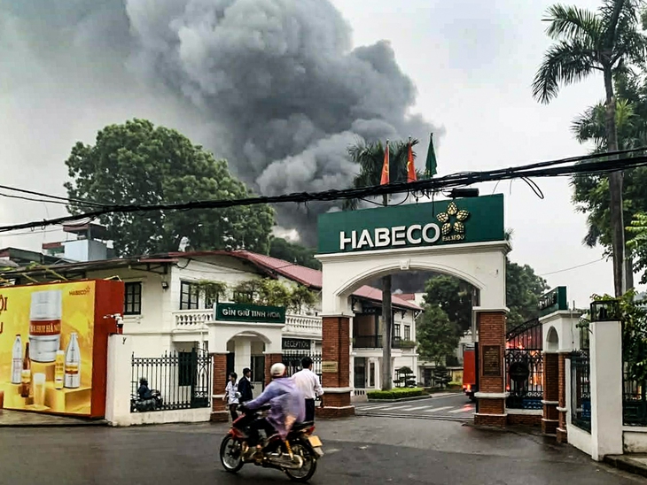 Ảnh, clip hiện trường vụ cháy nhà máy bia Hà Nội Habeco - Ảnh 1