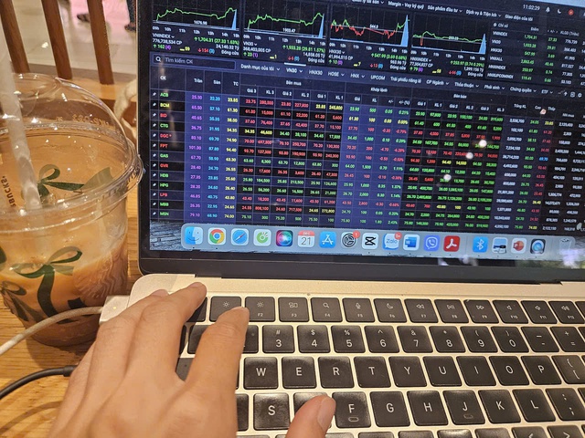 Chứng khoán trở lại mốc 1.700 điểm, dự báo mới nhất cho tuần tới - Ảnh 1