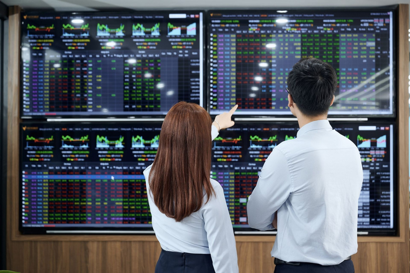 Chứng khoán cuối năm: Dòng tiền chọn lọc, khó có sóng lớn? - Ảnh 1