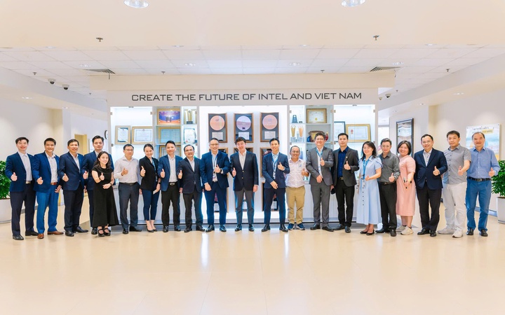 Thứ trưởng Bộ KHCN: Đề nghị Intel đẩy nhanh chuyển giao công nghệ vi mạch bán dẫn cho Việt Nam - Ảnh 1