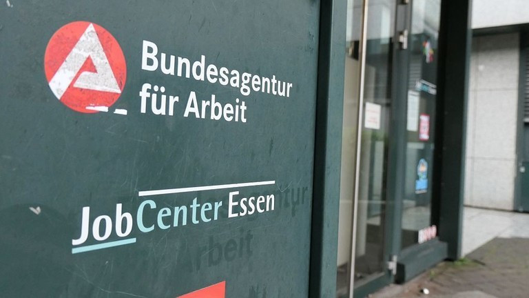 Đức đang đối mặt với khủng hoảng thất nghiệp - Ảnh 1