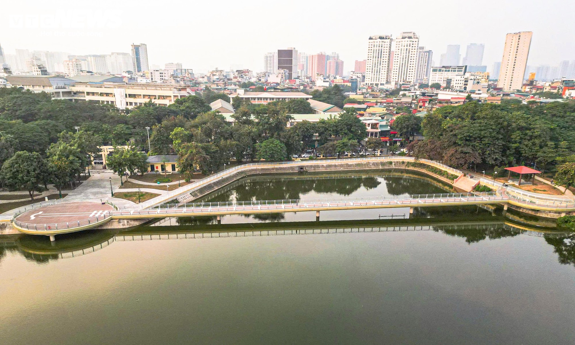 Chiêm ngưỡng cầu đi bộ hình cây đàn trong công viên trung tâm Hà Nội - Ảnh 5