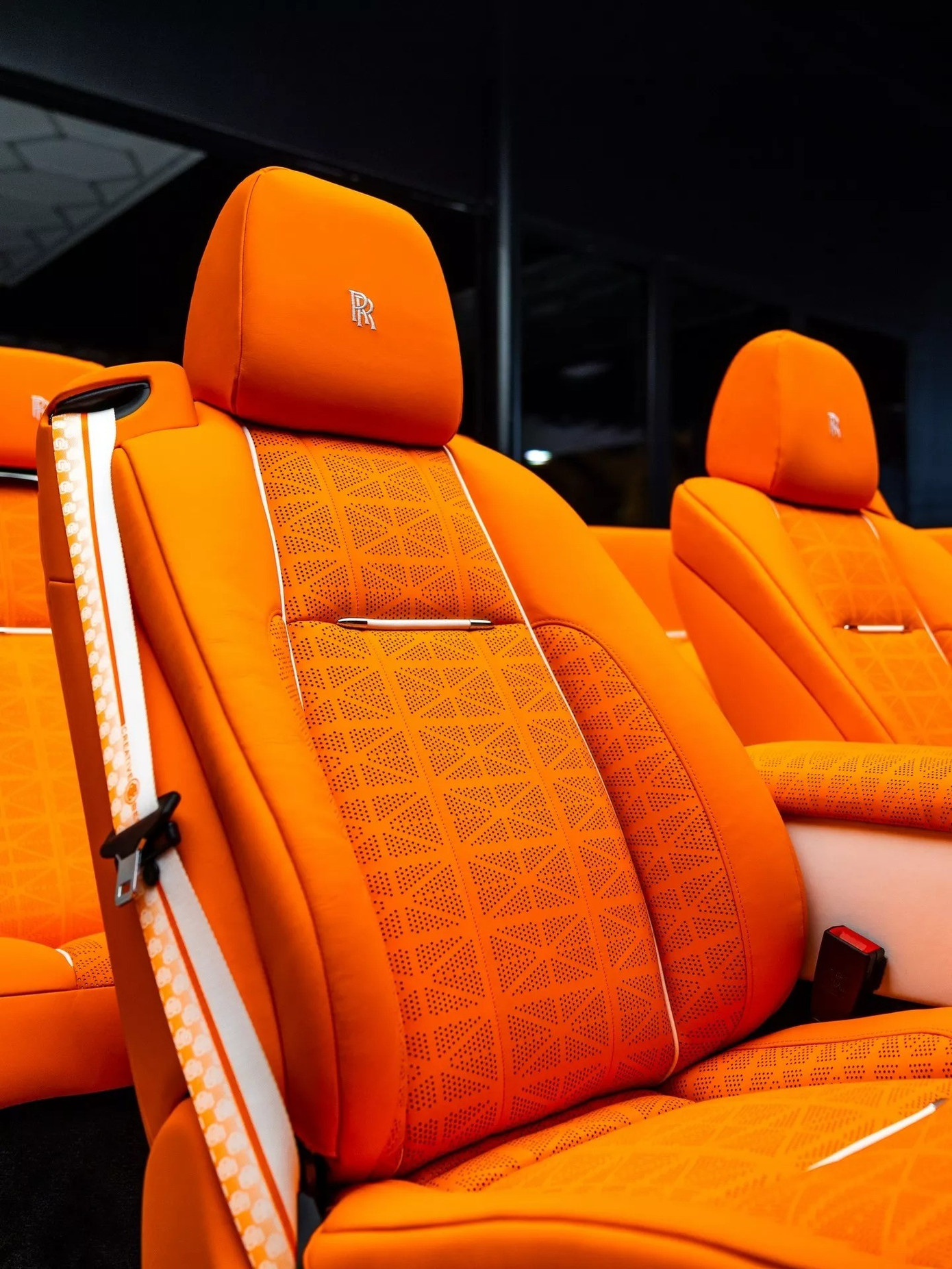 Rolls-Royce Dawn độ độc lạ, chỉ có 25 chiếc toàn cầu - Ảnh 7