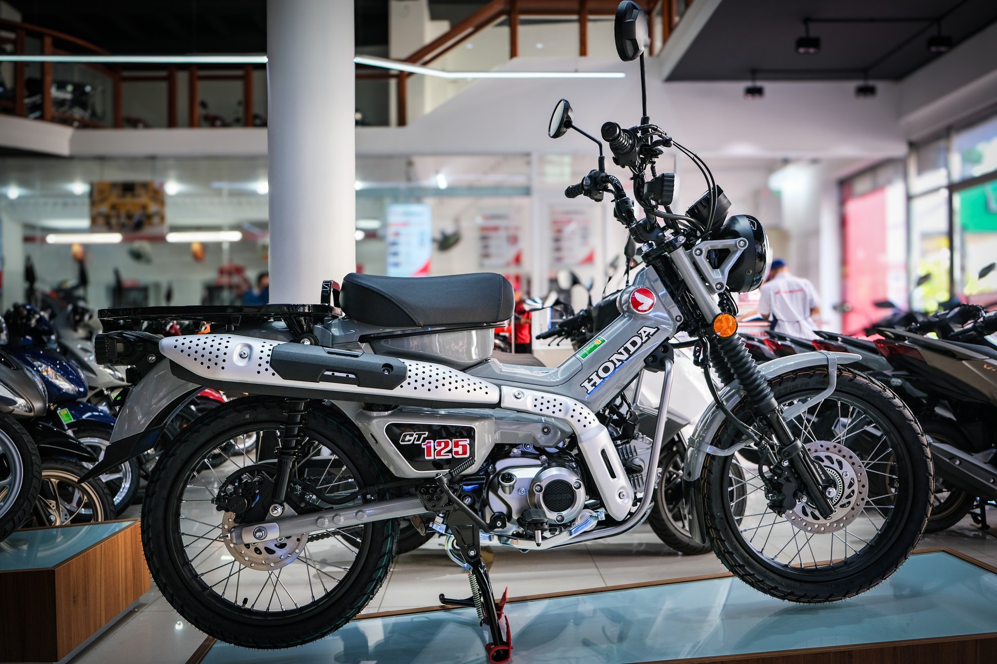 Rộn ràng thị trường xe máy phổ thông Việt Nam 2025: Tay ga chiếm sóng, có ‘ông lớn’ tung cả combo xăng - điện ở nhiều phân khúc - Ảnh 2