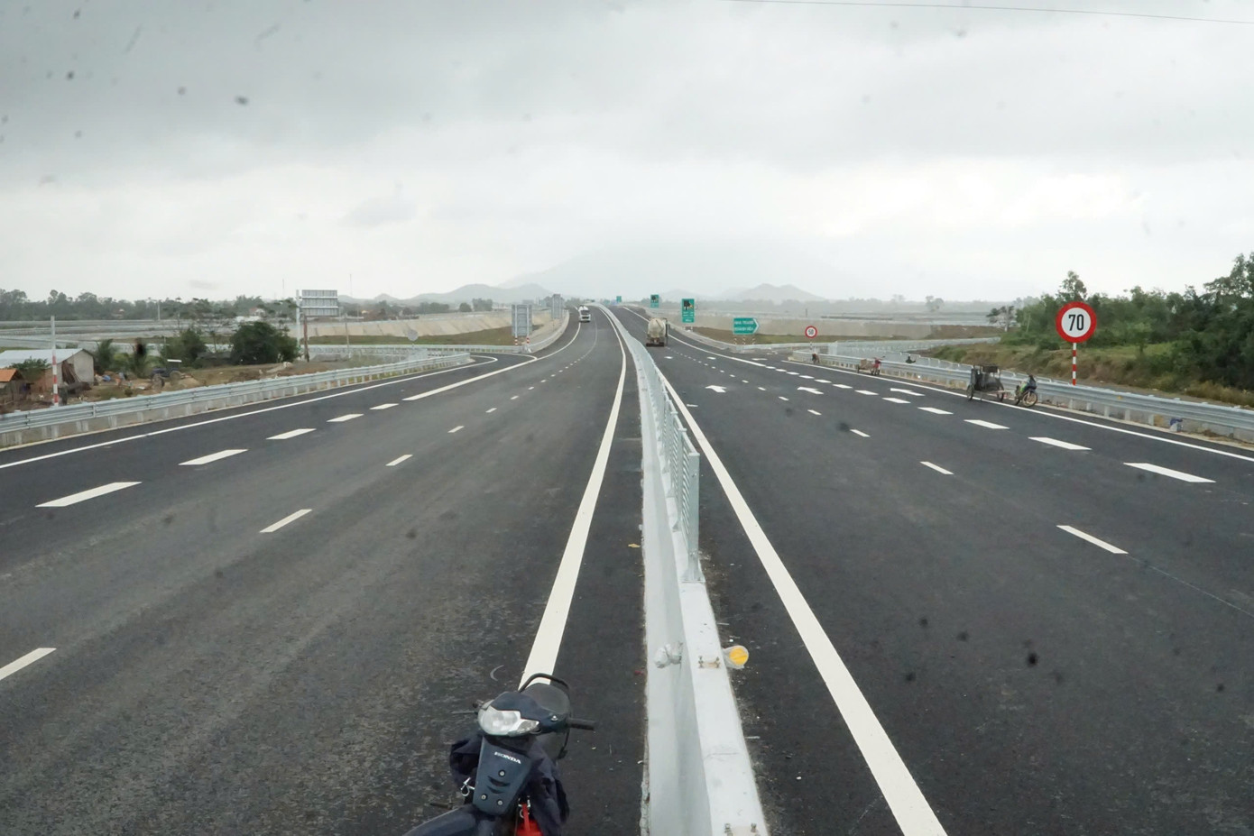 Cận cảnh 20km cao tốc Khánh Hòa - Buôn Ma Thuột sắp thông xe kỹ thuật - Ảnh 6