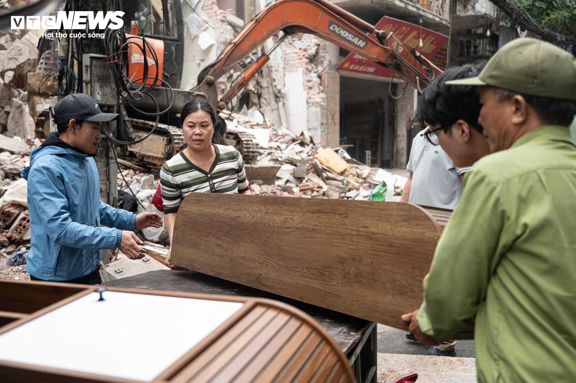 Hà Nội phá dỡ loạt công trình để làm tuyến đường ‘đắt nhất hành tinh’ - Ảnh 9