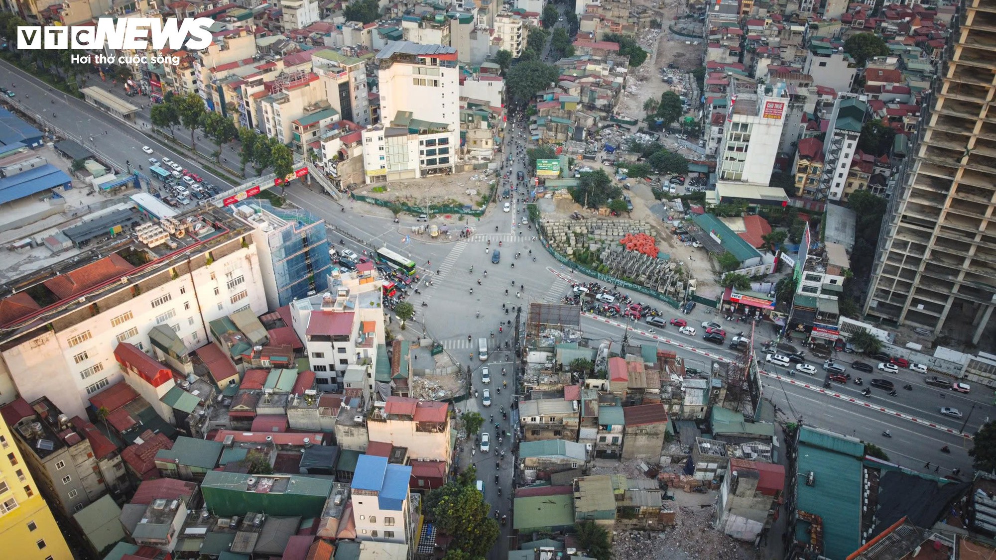 Hà Nội phá dỡ loạt công trình để làm tuyến đường ‘đắt nhất hành tinh’ - Ảnh 13