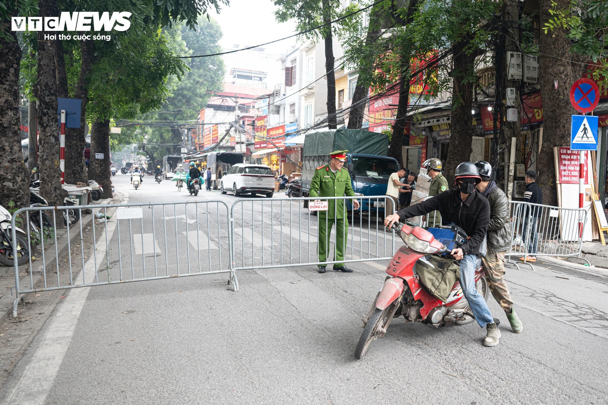 Hà Nội phá dỡ loạt công trình để làm tuyến đường ‘đắt nhất hành tinh’ - Ảnh 4