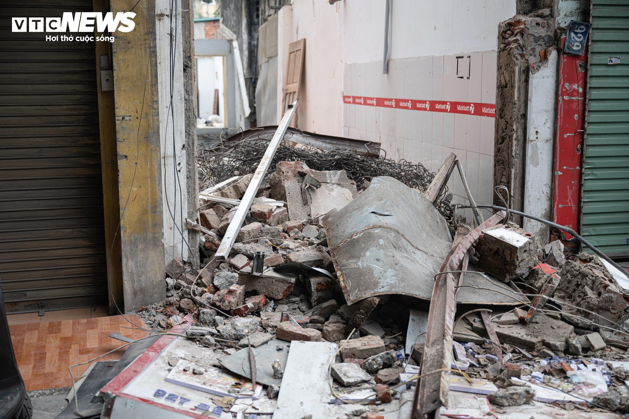 Hà Nội phá dỡ loạt công trình để làm tuyến đường ‘đắt nhất hành tinh’ - Ảnh 12