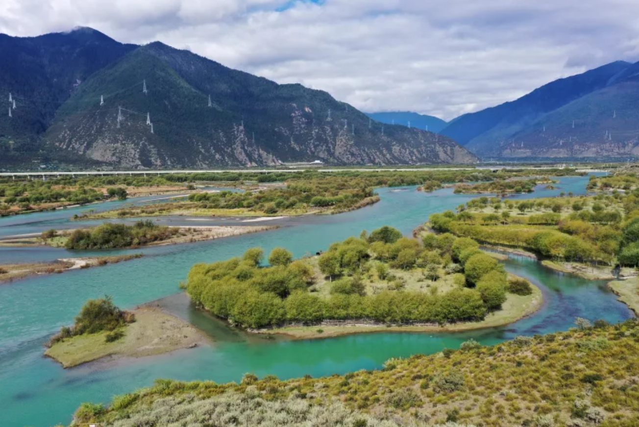 Trung Quốc xây dựng hệ thống thủy điện lớn nhất thế giới giữa dãy Himalaya - Ảnh 1