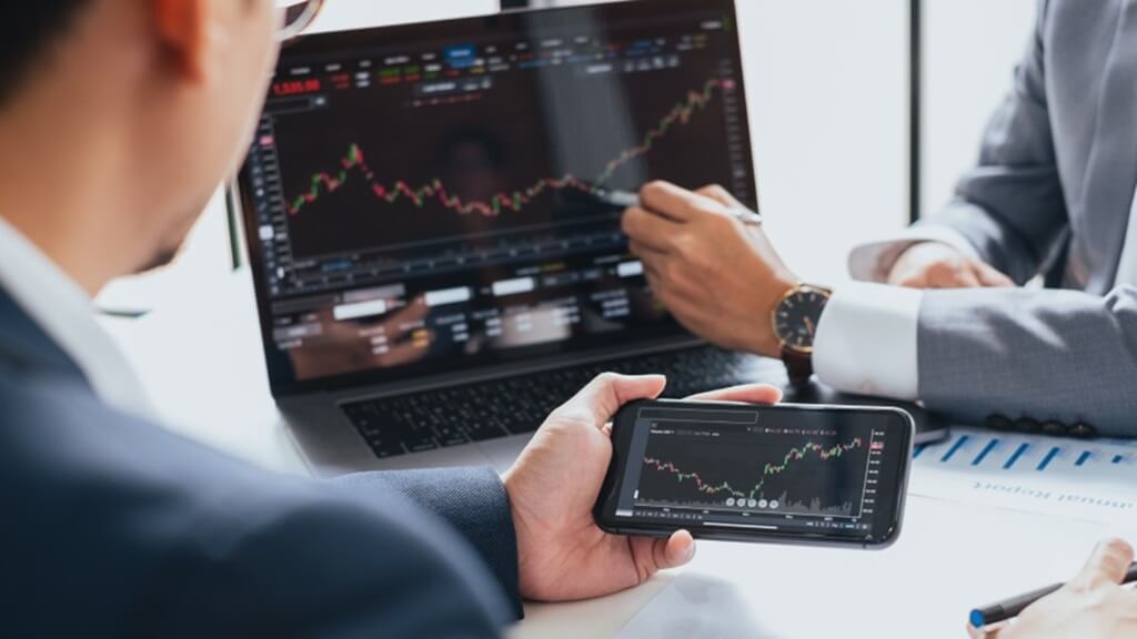 Sếp Dragon Capital nói thẳng: Người Việt đầu tư vào quỹ nhưng chỉ nắm giữ hơn 1 năm và thường so sánh với lãi suất ngân hàng - Ảnh 1