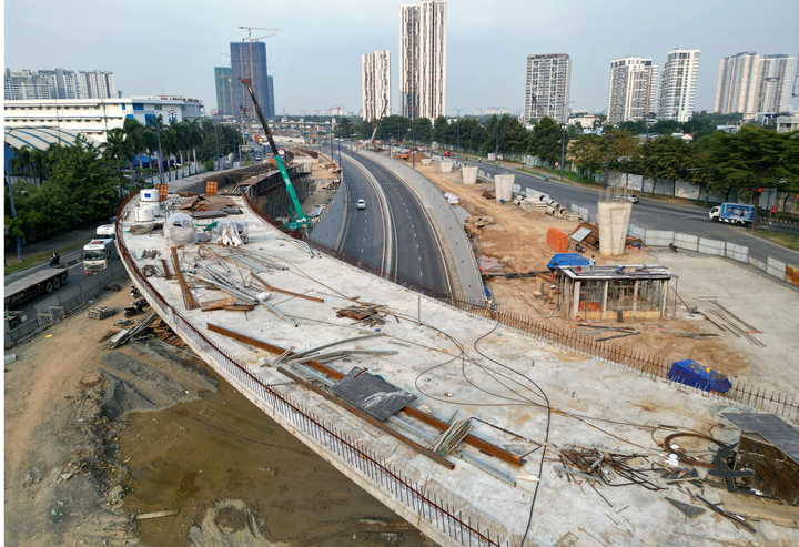 Tăng trưởng kinh tế của TP.HCM năm 2025 đạt hơn 8% - Ảnh 3